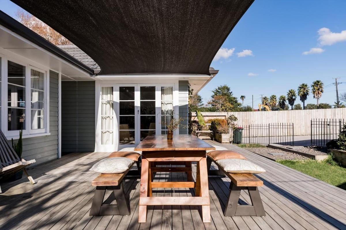 Mid-Century Modern Family Home Auckland Exterior photo